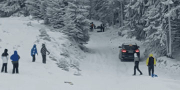 Un autovehicul intră pe pârtie la Parâng! Jandarmii caută șoferul!