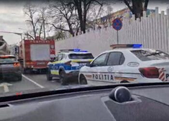 Alertă la un liceu! Peste 200 de persoane evacuate după o suspiciune de miros de gaze