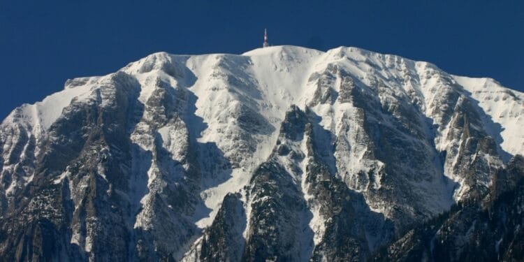 Tânăr de 21 de ani dat dispărut în munți! Poliția cere ajutorul cetățenilor!