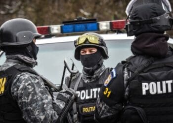 Lovitură DIICOT! Trei traficanți de droguri, reținuți după percheziții în mai multe localități