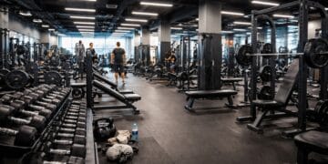 Bătaie cu arme albe într-o sală de fitness! Șapte tineri, inclusiv minori, reținuți după un scandal care a panicat clienții