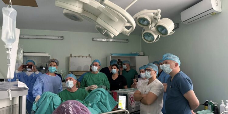 Premieră medicală! Intervenții de ultimă generație pentru adenomul de prostată, realizate cu laser de top mondial