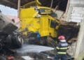 Un TIR a intrat într-o casă! Locuința a fost avariată. Șoferul a scăpat nevătămat!