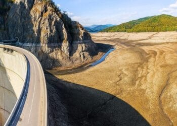 George Simion, în mijlocul protestatarilor! „În 2026, apa și căldura au ajuns un lux”!