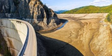 George Simion, în mijlocul protestatarilor! „În 2026, apa și căldura au ajuns un lux”!