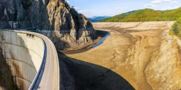 George Simion, în mijlocul protestatarilor! „În 2026, apa și căldura au ajuns un lux”!