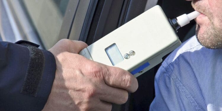 Un șofer prins băut criță și altul conducea fără permis corespunzător! Două dosare penale deschise!