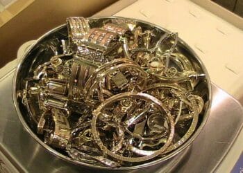 Rețea de contrabandă cu bijuterii, destructurată! Aur și argint de peste 1,5 milioane de lei, aduse ilegal în țară!