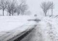 VIDEO. Iarna face victime în sud-estul țării! Drumuri blocate, accidente grave! 