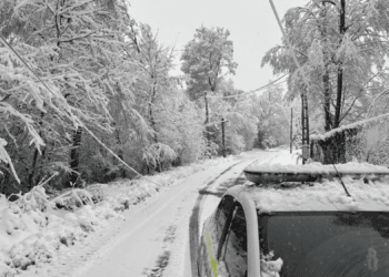 Iarna paralizează drumurile! Zeci de șosele naționale închise sau restricționate, dar autostrăzile rămân deschise!