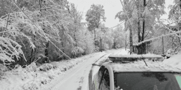 Iarna paralizează drumurile! Zeci de șosele naționale închise sau restricționate, dar autostrăzile rămân deschise!