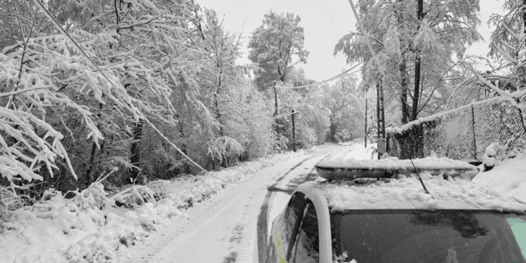 Iarna paralizează drumurile! Zeci de șosele naționale închise sau restricționate, dar autostrăzile rămân deschise!