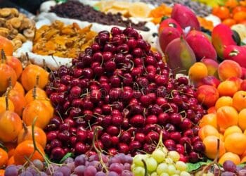 Fructe din Egipt vândute ca fiind din Grecia! Percheziții într-un dosar de evaziune și fals!