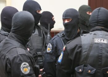 Urmăriți internațional, aduși în țară! Cinci condamnați extrădați în patru zile!