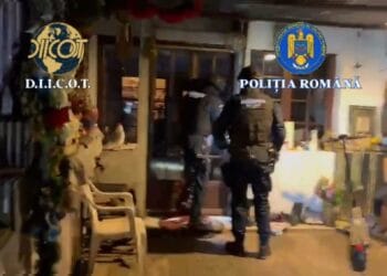 VIDEO. Minoră instituționalizată, traficată în diverse locații de patru bărbați! DIICOT a descins la domiciliile bărbaților!