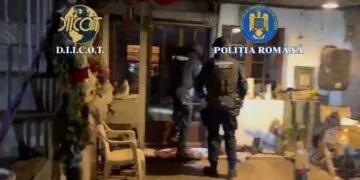 VIDEO. Minoră instituționalizată, traficată în diverse locații de patru bărbați! DIICOT a descins la domiciliile bărbaților!