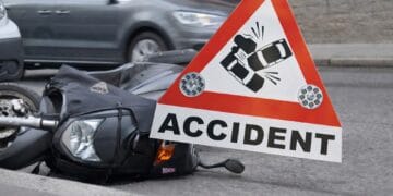 Tragedie! Moped spulberat de o mașină, un tânăr de 22 de ani a murit, celălalt pasager în stare gravă!