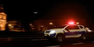 Scene de groază! Amenințări cu sabia în plină stradă. Un bărbat, reținut de polițiști!