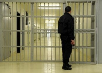 Provocare pe rețelele sociale, consecințe grave! Adolescent de 15 ani în arest după ce a incendiat o mașină!