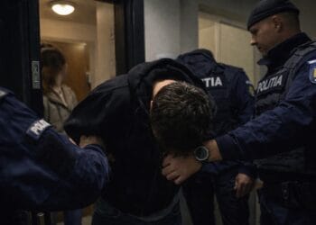 Ultraj! Bărbat arestat după ce a lovit un polițist care era chemat să prevină un conflict domestic!