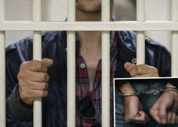 Urmăriți internațional, aduși în țară de polițiști. Trei bărbați, încarcerați după extrădare