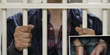 Urmăriți internațional, aduși în țară de polițiști. Trei bărbați, încarcerați după extrădare