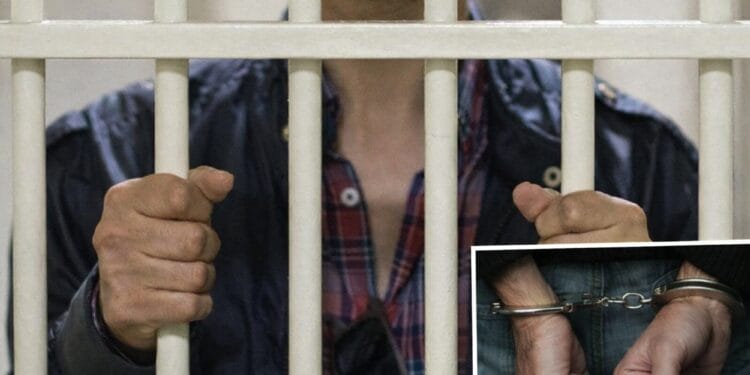 Urmăriți internațional, aduși în țară de polițiști. Trei bărbați, încarcerați după extrădare