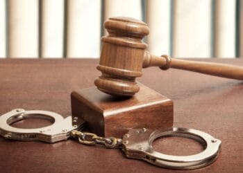 Escrocherie cu credite bancare! Două angajate, acuzate că au înșelat persoane vârstnice. Prejudiciu de peste 60.000 de lei!