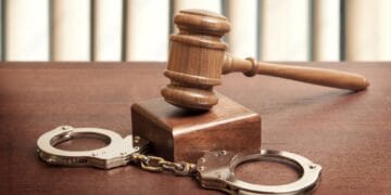 Escrocherie cu credite bancare! Două angajate, acuzate că au înșelat persoane vârstnice. Prejudiciu de peste 60.000 de lei!