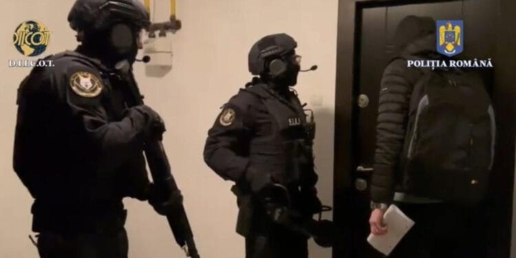 Rețea de fraudare a băncilor și fondurilor publice, destructurată de DIICOT! Nouă persoane acuzate, prejudiciu de aproape 7,5 milioane de lei!