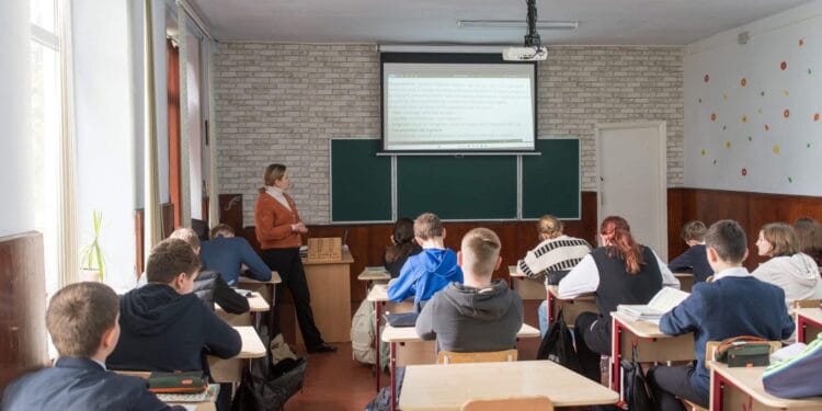 Interdicții mai stricte pentru persoanele condamnate pentru infracțiuni sexuale. Certificatul de integritate, obligatoriu la angajare