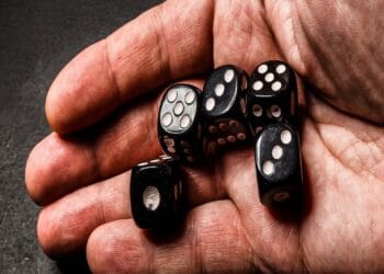 Mega afacerea jocurilor de noroc, depinde acum de pixul primarilor. Lista alba-neagra, cu orașele care vor să interzică păcănelele