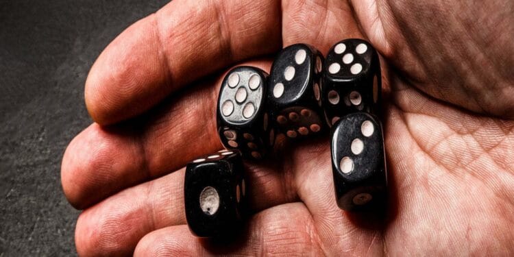 Mega afacerile jocurilor de noroc, depind acum de pixul primarilor. Lista alba-neagra, cu orașele care vor să interzică păcănelele