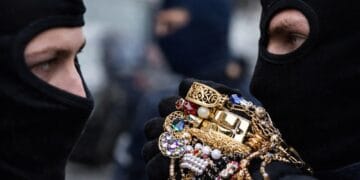 Descinderi masive ale DIICOT! Rețele de camătă, șantaj și trafic de cocaină destructurate!