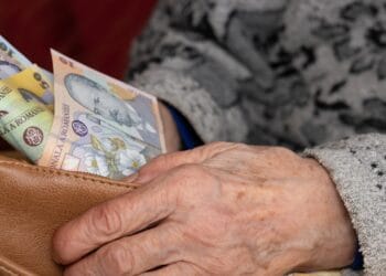 Ajutor mai mare pentru pensionari în 2026! Cine primește până la 1.000 de lei și când intră banii