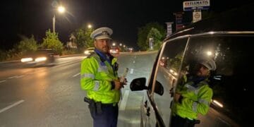 Șoferi iresponsabili, trași pe dreapta! Femeie prinsă la volan cu permisul suspendat. Bărbați depistați băuți la volan!