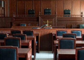 Condamnări grele într-un caz de abuz sexual asupra unui minor! 20 de ani de închisoare pentru concubinul mamei, peste 13 ani pentru femeia care a facilitat abuzurile!