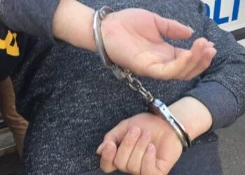 Scandal violent într-un bar! Agresor reținut după ce a lovit din nou victima imediat după plecarea polițiștilor!