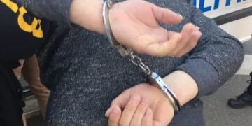 Scandal violent într-un bar! Agresor reținut după ce a lovit din nou victima imediat după plecarea polițiștilor!