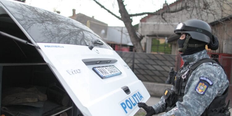 Peste 500 de persoane și zeci de mașini, depistate într-o săptămână prin Sistemul Informatic Schengen