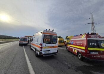 Accident grav! Planul Roșu activat după un impact violent între două mașini. Victime încarcerate și un autoturism în flăcări