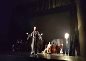 VIDEO. Trupa de teatru BLiTZ, aparținând Penitenciarului Arad- vedete după gratii. Povești cutremurătoare de viață ajunse la publicul larg