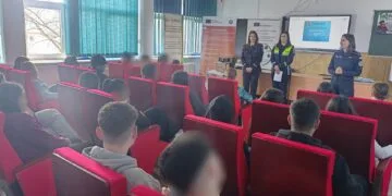 Poliția, mai aproape de elevi! Sute de tineri informați despre cariera de polițist!