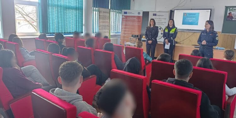 Poliția, mai aproape de elevi! Sute de tineri informați despre cariera de polițist!