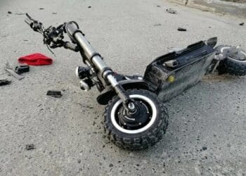 Fost ministru implicat într-un accident, el fiind pe o trotinetă alături de copii. Ministrul Sănătății avertizează asupra riscurilor!