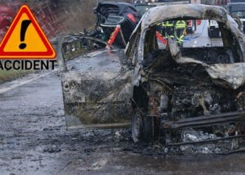 Accident cumplit! Două persoane au murit după ce o mașină a luat foc în urma impactului