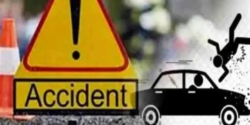 Adolescenți loviți pe refugiu! Mașină proiectată după un accident!