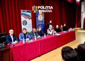 Lecție dură pentru elevi, direct de la deținute. Polițiștii au adus realitatea din spatele gratiilor în liceu