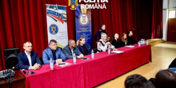 Lecție dură pentru elevi, direct de la deținute. Polițiștii au adus realitatea din spatele gratiilor în liceu