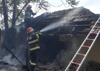 Răzbunare! Femeie plasată sub control judiciar după ce a incendiat anexa fostului iubit!